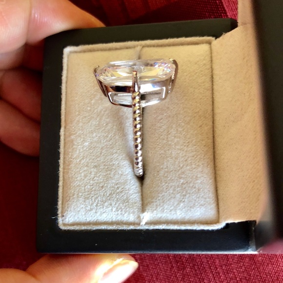 8 Carats in 924 Sterling Silver Ring - Picture 6 of 7